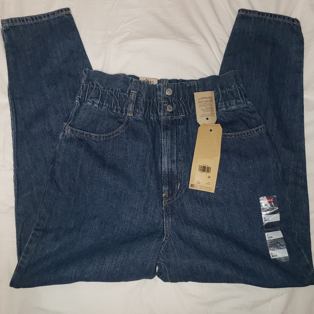 Women's Levi's jeans 28